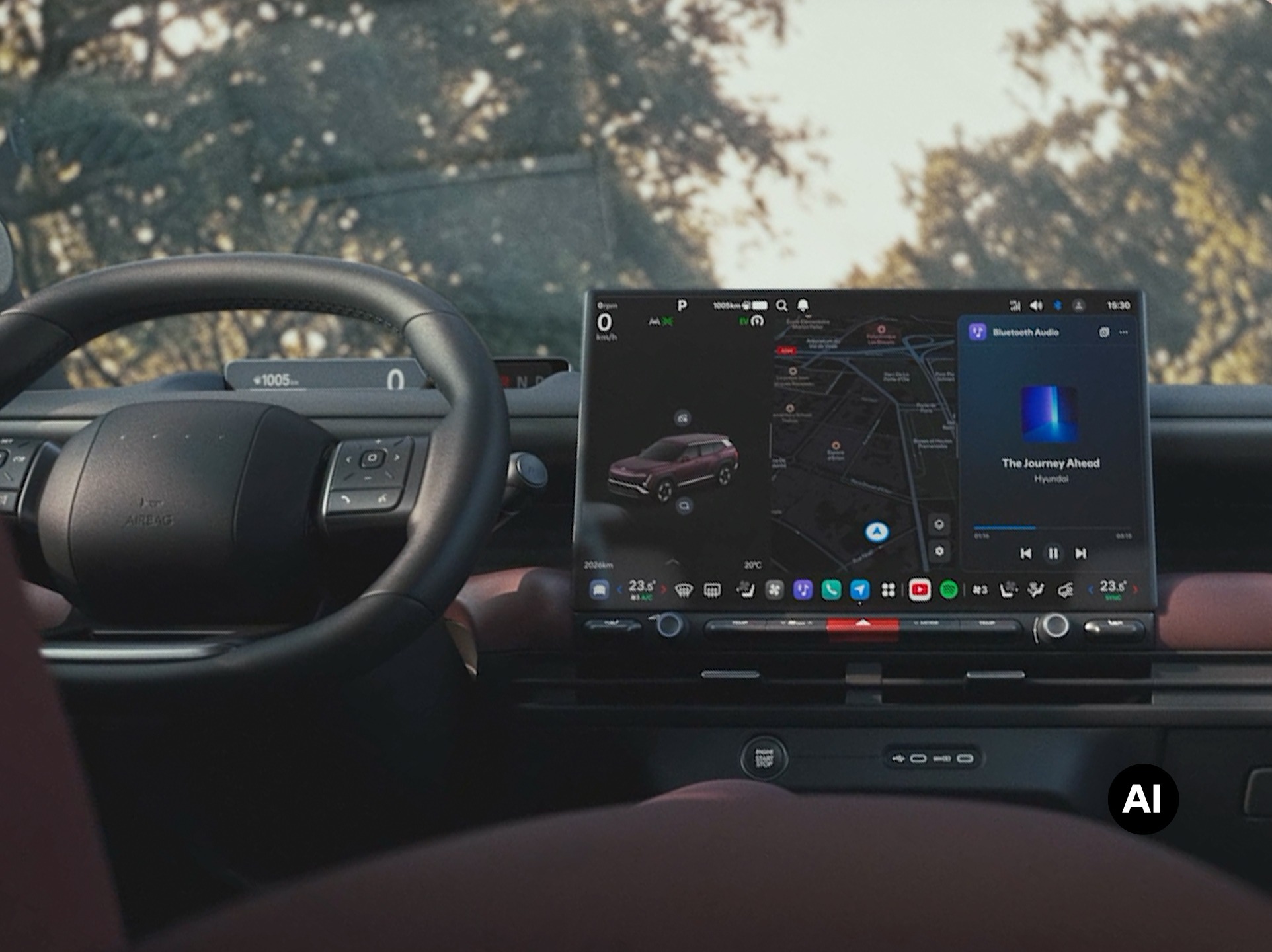 Interiér modelu Hyundai TUCSON s panoramatickým zakřiveným displejem.